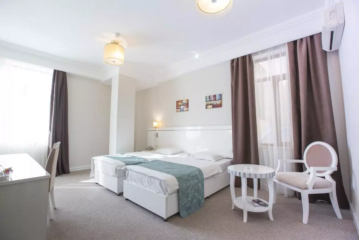 AMBER_SHABAVIZ (10).jpg